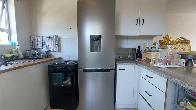 2 Bedroom Property for Sale in Oakglen Western Cape